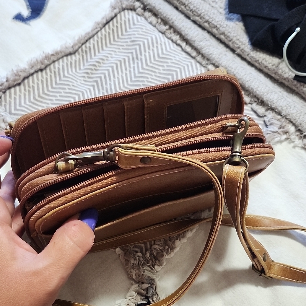 Jade Brown Crossbody Bag with Gold Hardware and Adjustable Strap - Picture 5 of 5